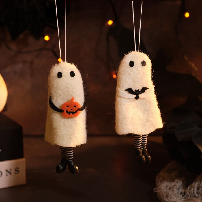 Spooktacular Ghost Hanger